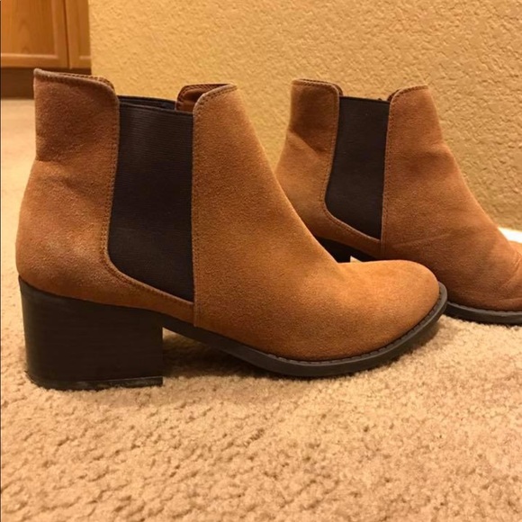 Light brown heeled boots - Picture 1 of 2